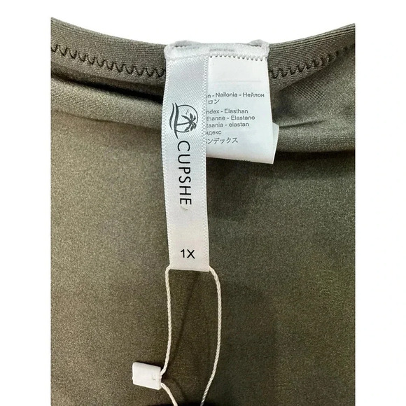 NWT Cupshe Women's Green Halter Neck Keyhole One Piece Swimsuit Plus Size 1X - Picture 4 of 7